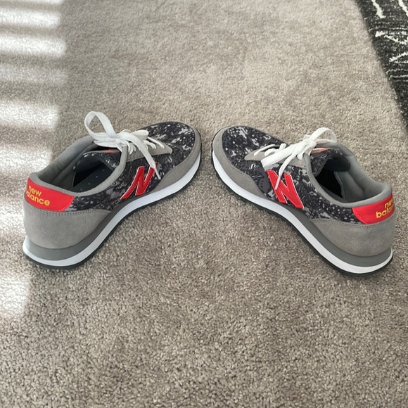 [SOLD] New Balance Sneakers - Picture 4 of 6